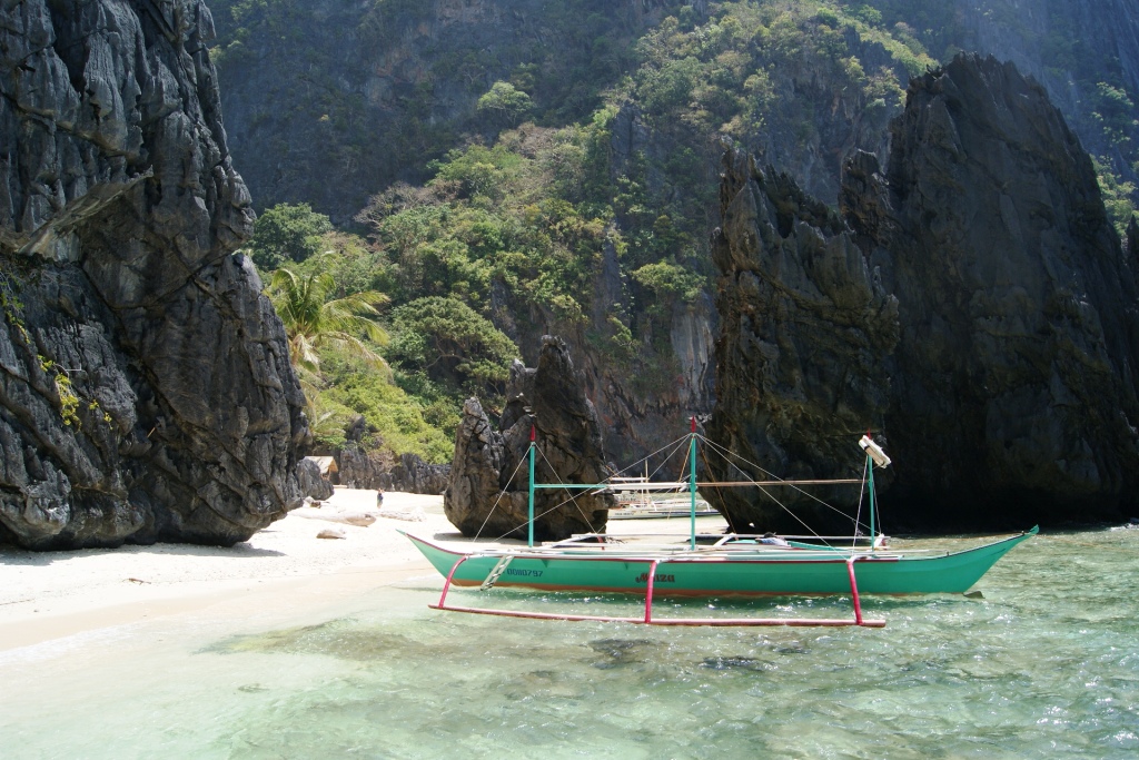 El Nido's Hidden Beach (Photo by Victoria A.S. Mendoza/PIA-Mimaropa)  
