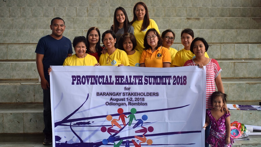 Ang mga empleyado ng Provincial Health Office kasama si Romblon News Network Senior News Correspondent, Paul Jaysent Fos.