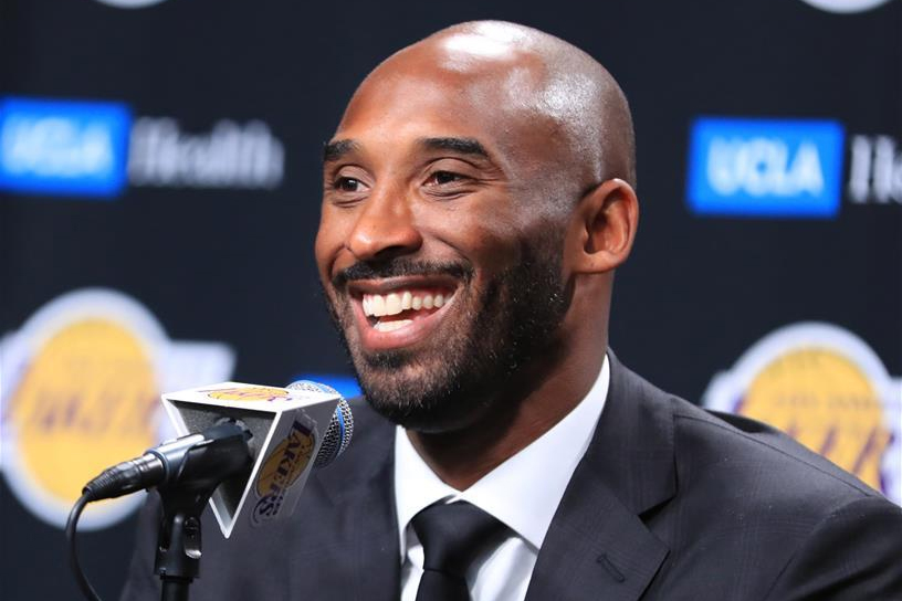 The file photo taken on Dec. 18, 2017 shows Kobe Bryant speaking during his jersey retirement press conference in Los Angeles, the United States. Retired NBA star Kobe Bryant was one of five people killed in a helicopter crash in Calabasas of southern California on Jan. 26, 2020. (Xinhua photo/Li Ying)