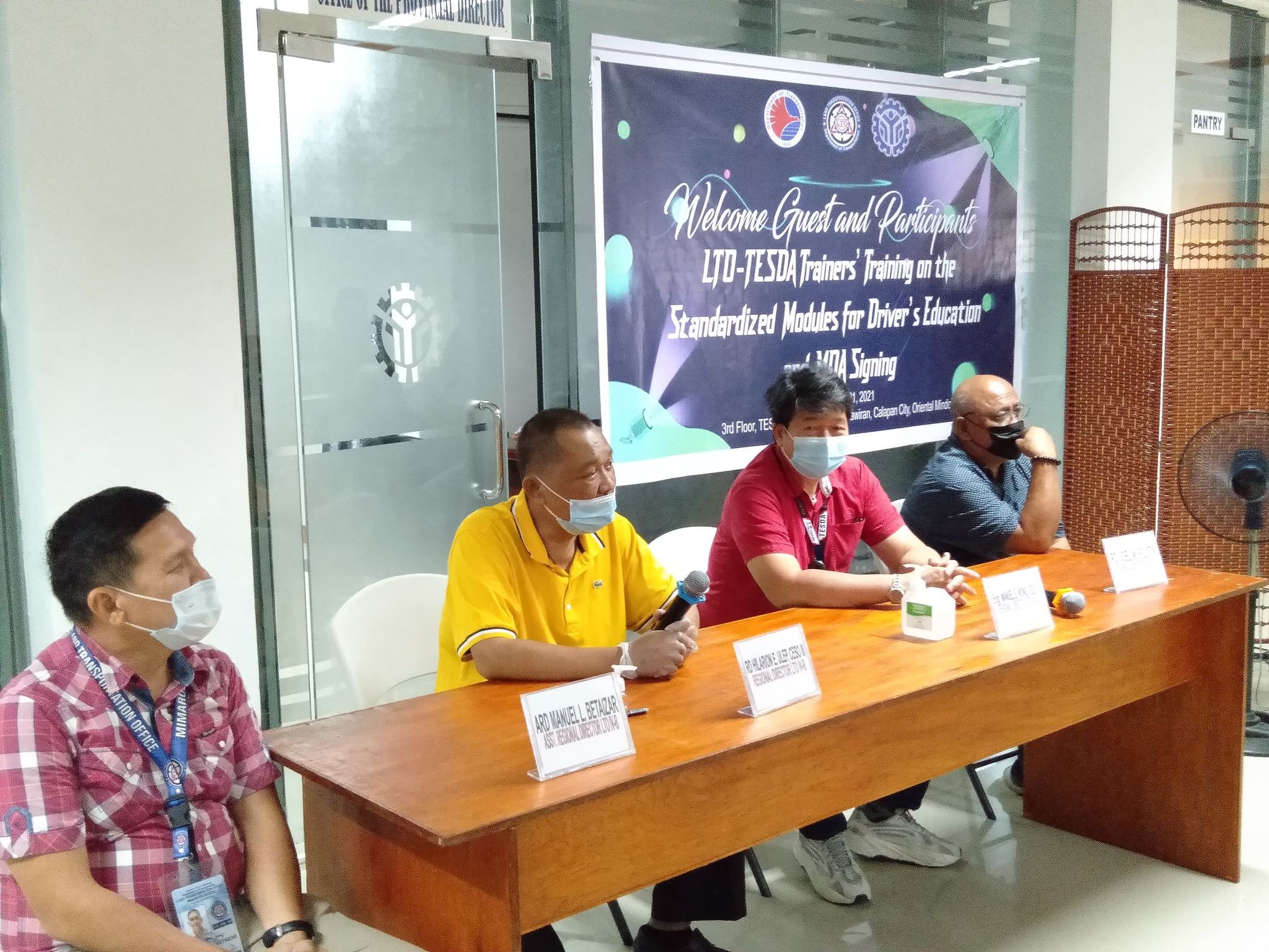 Masayang nagtapos ang 40 drivers education trainors sa tanggapan ng TESDA na pinangunahan ng mga ahensiya ng LTO at TESDA na ginanap sa TESDA Provincial Office kamakailan. (kuha ni Dennis Nebrejo/PIA-OrMin)