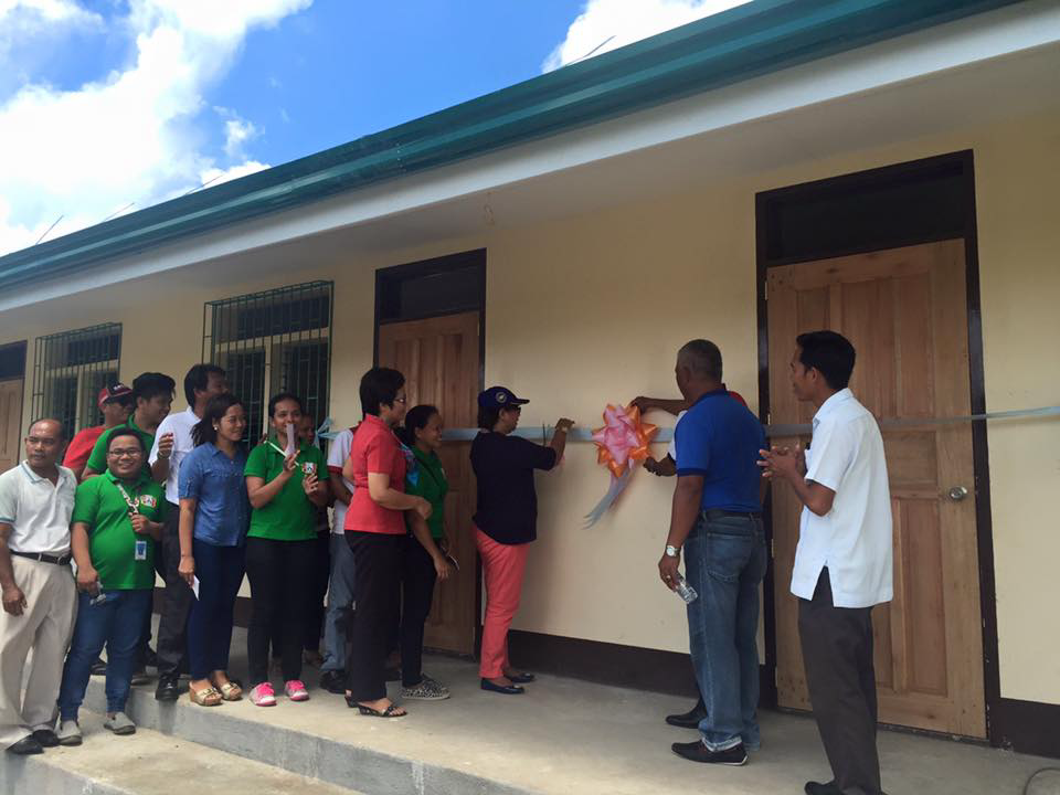 Inauguration ceremony kanina para sa bagong building ng Mauricio F. Fabito National High School. (Photo Courtesy: Mayor Rachel Bañares)