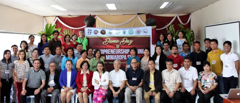 Dr. Luis G. Sison (Center), Dr. Ma. Josefina P. Abilay (Left), and Representative of Sen. Bam Aquino as PSU Board Member Eddie Nuque (Right), together with the MIMAROPA SUC Presidents, VPs for Research, panelists, and the participants of the Technopreneurship Training Program