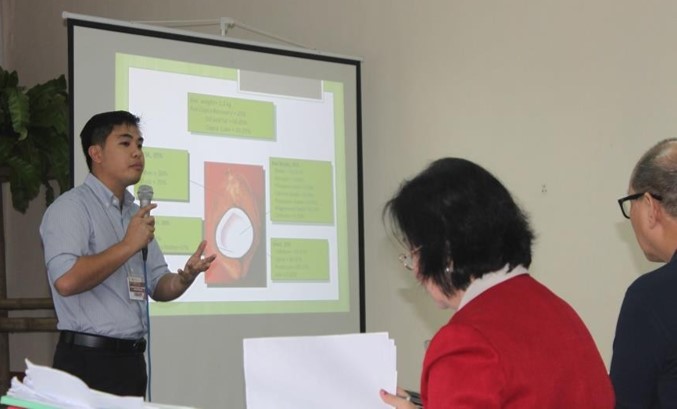 Mr. Harvey Dulay from OMSC presenting the “CocoVerm Organic Fertilizer”