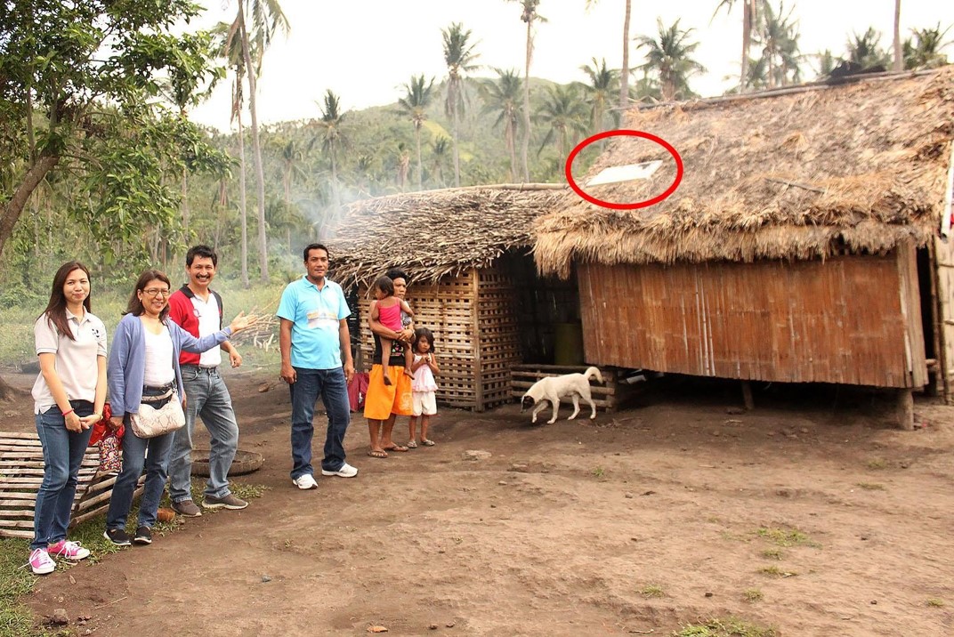 (From left to right) Mara Sanico, DOST-MIMAROPA Regional Director Dr. Ma Josefina P. Abilay, Provincial Science and Technology Director Bernie Caringal, and Kagawad Ronaldo Rodil visits a house installed with solar energy system in Brgy. Yook Buenavista (Marinduque CEST Area)