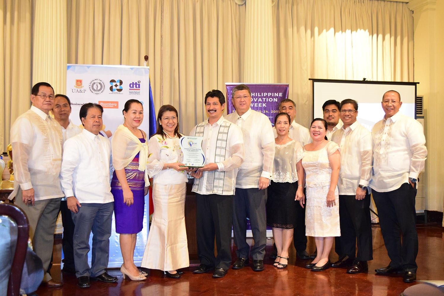The Department of Science and Technology-MIMAROPA, led by its Regional Director Dr. Ma. Josefina P. Abilay (5th from left) with its Assistant Regional Directors and Provincial Science and Technology Directors, receives a plaque for being one of the finalists in the 1st BCY Foundation Innovation Awards held at the Kalayaan Hall, Malacañan Palace on February 20, 2017. The agency is joined by (from left) Boac, Marinduque Mayor Roberto M. Madla, Marinduque State College faculty member Renato N. Jogno, Mogpog, Marinduque Sangguniang Bayan Secretary Urlan M. Milambiling, and Marinduque State College President Dr. Merian C. Mani. Also with them is BCY Foundation Board of Trustees member Mr. Gil Miguel T. Puyat (7th from left).