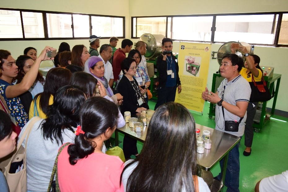 Mr. Rommel M. Belandrez shows samples of products that can be developed using FIC technologies.