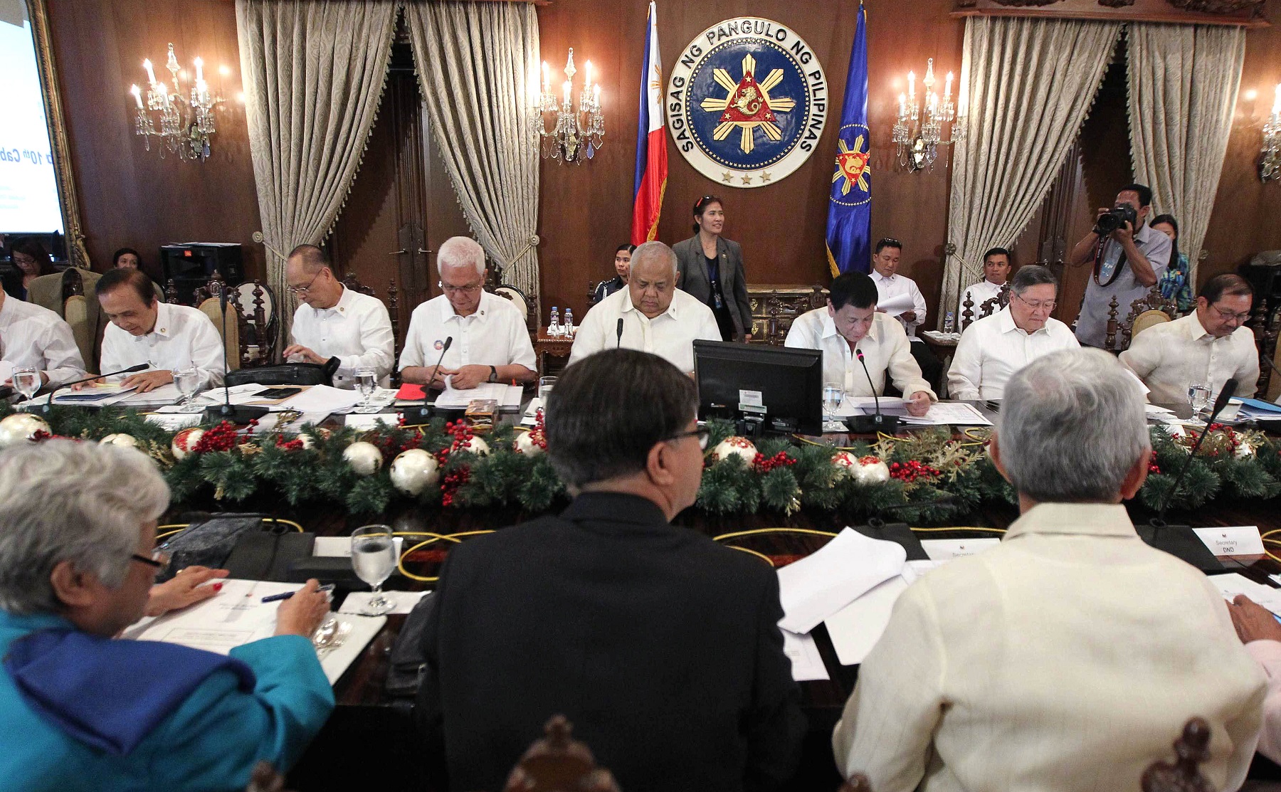President Rodrigo Roa Duterte presides over the 10th Cabinet meeting at the State Dining Room in Malacañan Palace on January 9, 2017. (Photo by Ace Morandante/PPD/PNA)FPV/ron