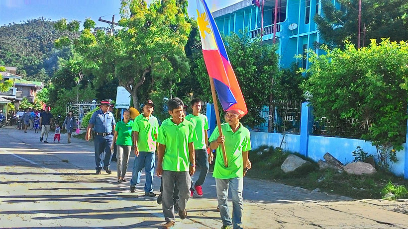 Pumarada ang mga kawani ng munisipyo, barangay, kapulisan, health units, at deped kasama ang mga mag-aaral sa Concepcion ngayong araw. (Dennis Evora/RNN)