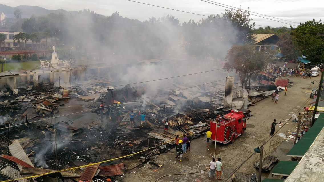 Aftermath ng nangyaring sunog sa Looc Public Market. Photo by Wayne Refe/BFP Looc